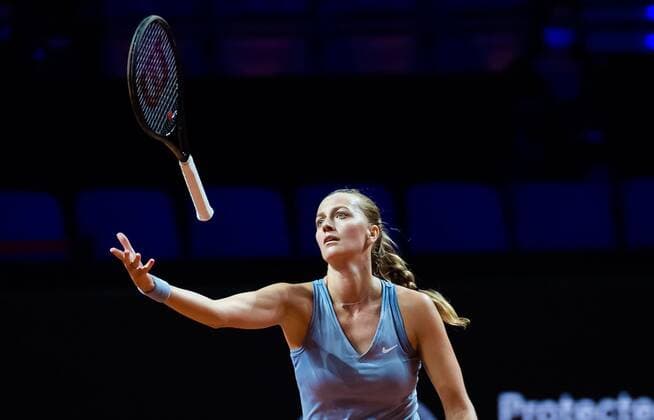 Sport Bilder des Tages Mandatory Credit: Photo by Rob Prange Shutterstock (11864530bi) Petra Kvitova of the Czech Republic in action during her quarter-final match at the 2021 Porsche Tennis Grand Prix WTA, Tennis Damen 500 tournament Porsche Tennis Grand Prix, Tennis, Stuttgart, Germany - 23 Apr 2021 Porsche Tennis Grand Prix, Tennis, Stuttgart, Germany - 23 Apr 2021  Copyright: xRobxPrange Shutterstockx 11864530bi