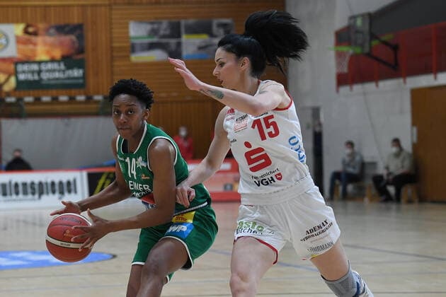 Basketball Women 1 Bundesliga Final 2 Game GiroLive Panthers Osnabrück Rutronik Stars Keltern on 23 04 2021 in the OSC Hall in Osnabrück Tayler Mingo Keltern , left Milica Milosev Osnabrück , right xRx