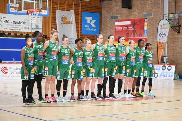 Play offs DBBL 20 21 GiroLive Panthers Osnabrück Rutronik Stars Keltern on 23 04 2021 in the OSC Hall in Osnabrück Team Keltern during the national anthem BK