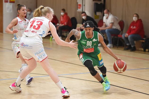Play offs DBBL 20 21 GiroLive Panthers Osnabrück Rutronik Stars Keltern on 23 04 2021 in the OSC Hall in Osnabrück Jasmine Monique Thomas Keltern in a duel with Frieda Bühner Buehner Osnabrück BK