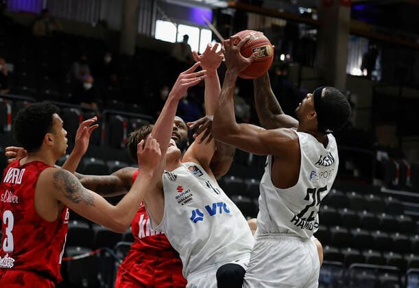 23 04 2021, Basketball, BBL 2020 2021, 30 match day, Hamburg Towers s Oliver Wuerzburg, GER, Hamburg, edel optics de Arena, picture v li Tyson Ward s Oliver Wuerzburg , Murphy Holloway s Oliver Wuerzburg , Maik Kotsar Hamburg Towers and Terry Allen Hamburg Towers. Copyright: HMBxMedia xHeikoxBecker