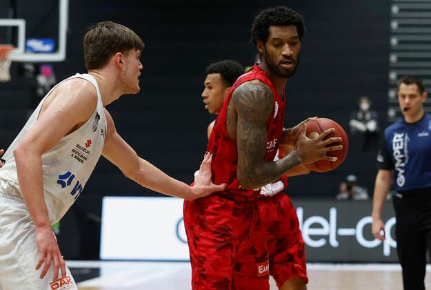 23 04 2021, Basketball, BBL 2020 2021, 30 matchday, Hamburg Towers s Oliver Wuerzburg, GER, Hamburg, edel optics de Arena, picture f li Maik Kotsar Hamburg Towers and Perry Jones III s Oliver Wuerzburg. Copyright: HMBxMedia xHeikoxBecker