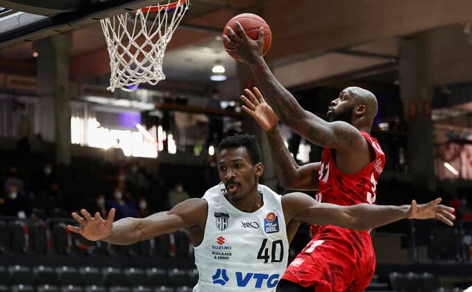 23 04 2021, Basketball, BBL 2020 2021, 30 match day, Hamburg Towers s Oliver Wuerzburg, GER, Hamburg, edel optics de Arena, picture f li Zac Cuthbertson Hamburg Towers and Murphy Holloway s Oliver Wuerzburg. Copyright: HMBxMedia xHeikoxBecker
