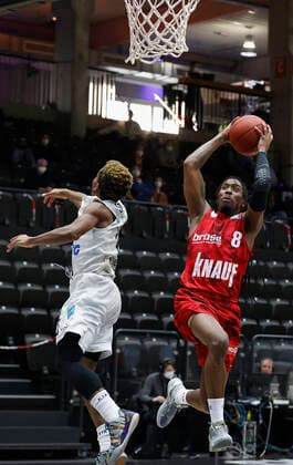 23 04 2021, Basketball, BBL 2020 2021, 30 match day, Hamburg Towers s Oliver Wuerzburg, GER, Hamburg, edel optics de Arena, picture v li TJ Shorts Hamburg Towers and Robert Lowery s Oliver Wuerzburg. Copyright: HMBxMedia xHeikoxBecker