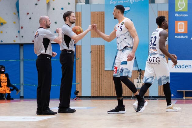 Moses Poelking Eisbaeren Bremerhaven 5 wiha Panthers Schwenningen vs Eisbaeren Bremerhaven, Basketball, BARMER 2 BASKETBALL BUNDESLIGA, Playoff Group 2, Matchday 3, 2020 2021, 23 04 2021, wiha Panthers Schwenningen vs Eisbaeren Bremerhaven, Basketball, BARMER 2 BASKETBALL BUNDESLIGA, Playoff Group, Matchday 3, 2020 2021, 23 04 2021, Villingen Schwenningen Copyright: xMiclasxHaasis Eibner-Pressefotox EP_mhs