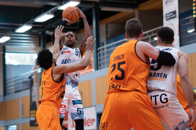 Trey Davis Eisbaeren Bremerhaven 57 wiha Panthers Schwenningen vs Eisbaeren Bremerhaven, Basketball, BARMER 2 BASKETBALL BUNDESLIGA, Playoff Group 2, Matchday 3, 2020 2021, 23 04 2021, wiha Panthers Schwenningen vs Eisbaeren Bremerhaven, Basketball, BARMER 2 BASKETBALL BUNDESLIGA, Playoff Group, Matchday 3, 2020 2021, 23 04 2021, Villingen Schwenningen Copyright: xMiclasxHaasis Eibner-Pressefotox EP_mhs