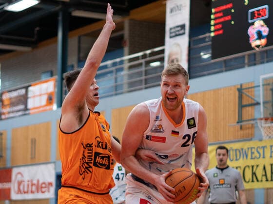 Maximilian Ugrai Eisbaeren Bremerhaven 26 wiha Panthers Schwenningen vs Eisbaeren Bremerhaven, Basketball, BARMER 2 BASKETBALL BUNDESLIGA, Playoff Group 2, Matchday 3, 2020 2021, 23 04 2021, wiha Panthers Schwenningen vs Eisbaeren Bremerhaven, Basketball, BARMER 2 BASKETBALL BUNDESLIGA, Playoff Group, Matchday 3, 2020 2021, 23 04 2021, Villingen Schwenningen Copyright: xMiclasxHaasis Eibner-Pressefotox EP_mhs