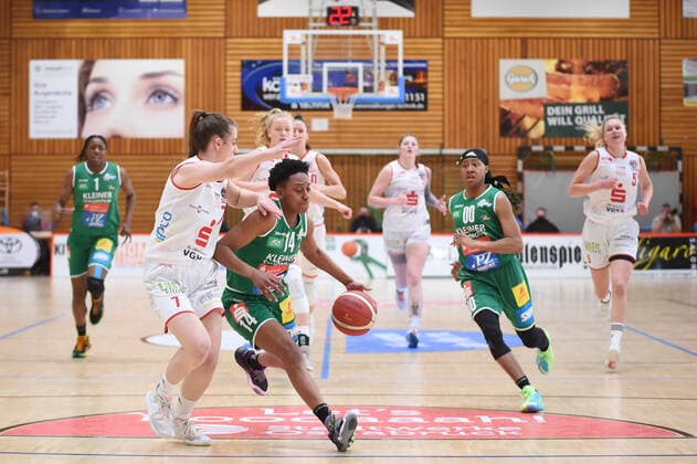 Play offs DBBL 20 21 GiroLive Panthers Osnabrück Rutronik Stars Keltern on 23 04 2021 in the OSC Hall in Osnabrück Tayler Mingo Keltern in a duel with Vicky Poros Osnabrück BK
