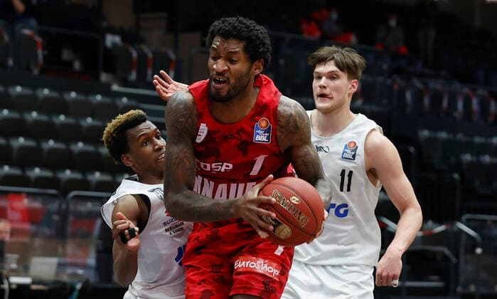 23 04 2021, Basketball, BBL 2020 2021, 30 matchday, Hamburg Towers s Oliver Wuerzburg, GER, Hamburg, edel optics de Arena, picture f li TJ Shorts Hamburg Towers , Perry Jones III s Oliver Wuerzburg and Maik Kotsar Hamburg Towers. Copyright: HMBxMedia xHeikoxBecker