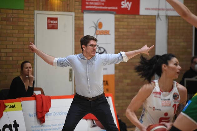 Play offs DBBL 20 21 GiroLive Panthers Osnabrück Rutronik Stars Keltern on 23 04 2021 in the OSC Hall in Osnabrück Christian Hergenröther Hergenroether coach Keltern BK