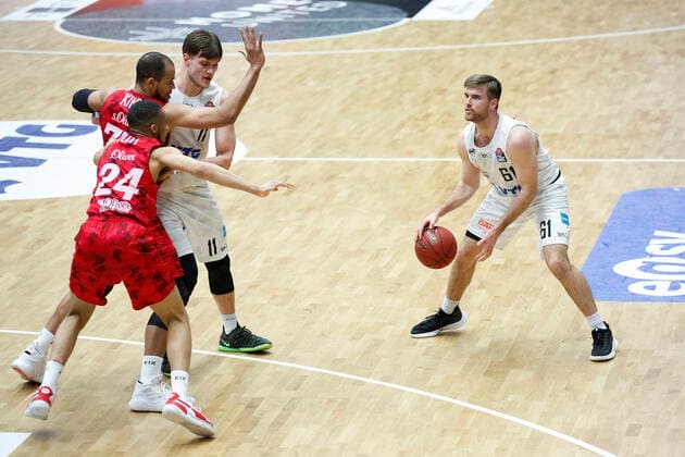 BBL easyCredit Basketball Bundesliga season 2020 2021 30 matchday on Friday, 23 April 2021 at the edel optics de Arena in Hamburg Hamburg Hamburg Towers s Oliver Wuerzburg v l Cameron Hunt Wuerzburg , Alex King Wuerzburg , Maik Kotsar Hamburg , Patrick Spencer Hamburg Hamburg Towers s Oliver Wuerzburg