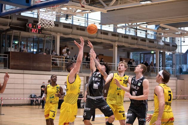 Maxwell Mahoney Kirchheim Knights, 51 Jordan Geist MLP Academics Heidelberg, 15 Till Pape Kirhheim Knights, 19 Evan McGaughey MLP Academics Heidelberg, 42 Nico Brauner Kirchheim Knights, 5 ¨¨¨Kirchheim Knights MLP Academics Heidelberg, 2 Basketball, Bundesliga, Pro A, Barmer 2 basketball, playoffs 3 game day group stage , season 2020 2021, 23 04 2021, ¨¨Kirchheim Knights MLP Academics Heidelberg , basketball, 2 Bundesliga, Barmer 2 basketball, playoffs, 3 game day group stage , season 2020 2021, 23 04 2021 Kirchheim unter Teck. Copyright: xNinaxSander xEibnerxPressefotoxIx EP_NSR