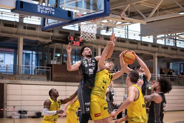 Armin Trtovac MLP Academics Heidelberg, 10 Till Pape Kirhheim Knights, 19 ¨¨¨Kirchheim Knights MLP Academics Heidelberg, 2 basketball, Bundesliga, Pro A, Barmer 2 basketball, playoffs 3 game day group stage , Spielzeit 2020 2021, 23 04 2021, ¨¨Kirchheim Knights MLP Academics Heidelberg , Basketball, 2 Bundesliga, Barmer 2 Basketball, Playoffs, 3 Spieltag Gruppenphase , Spielzeit 2020 2021, 23 04 2021 Kirchheim unter Teck Copyright: xNinaxSander xEibnerxPressefotoxIx EP_NSR