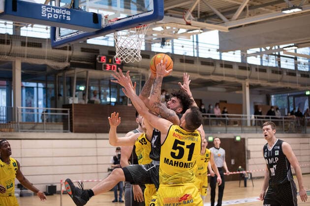 Jordan Geist MLP Academics Heidelberg, 15 Maxwell Mahoney Kirchheim Knights, 51 ¨¨¨Kirchheim Knights MLP Academics Heidelberg, 2 basketball, Bundesliga, Pro A, Barmer 2 basketball, playoffs 3 game day group stage , Spielzeit 2020 2021, 23 04 2021, ¨¨ Kirchheim Knights MLP Academics Heidelberg , Basketball, 2 Bundesliga, Barmer 2 Basketball, Playoffs, 3 Spieltag Gruppenphase , Spielzeit 2020 2021, 23 04 2021 Kirchheim unter Teck Copyright: xNinaxSander xEibnerxPressefotoxIx EP_NSR
