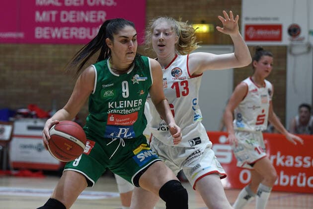 Basketball Women 1 Bundesliga Final 2 Game GiroLive Panthers Osnabrück Rutronik Stars Keltern on 23 04 2021 in the OSC Hall in Osnabrück Josipa Pavic Keltern , front Frieda Bühner Osnabrück , rear xRx