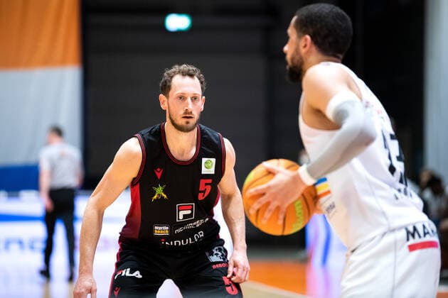 BARMER 2 Basketball Bundesliga ProA Playoff Spieltag 3 Saison 2020 2021 am 23 4 2021 Science City Jena vs Artland Dragons v li Chase Griffin Artland vs Marcus Tyus Jena Sparkassen Arena
