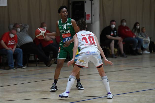 Basketball Women 1 Bundesliga Final 2 Game GiroLive Panthers Osnabrück Rutronik Stars Keltern on 23 04 2021 in the OSC Hall in Osnabrück Jenny Strozyk Osnabrück , front Tayler Mingo Keltern , rear xRx