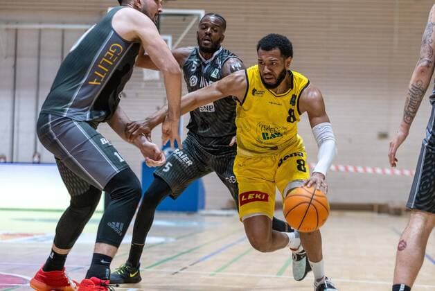 Kyle Mitchel Leufroy Kirchheim Knights, 8 ¨¨¨Kirchheim Knights vs MLP Academics Heidelberg, 2 basketball, Bundesliga, Pro A, Barmer 2 basketball, playoffs 3 game day group phase, season 2020 2021, 23 04 2021, ¨¨ Kirchheim Knights MLP Academics Heidelberg, basketball, 2 Bundesliga, Barmer 2 basketball, playoffs 3 game day group phase, season 2020 2021, 23 04 2021 Kirchheim Unter Teck Copyright: xDennisxDuddek xEibnerxPressefotox EP_DDU