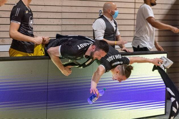 The Kirchheim Knights team cheers after hitting a three-pointer ¨¨¨Kirchheim Knights vs MLP Academics Heidelberg, 2 Basketball, Bundesliga, Pro A, Barmer 2 Basketball, Playoffs 3 Spieltag Gruppenphase, Spielzeit 2020 2021, 23 04 2021, ¨¨ Kirchheim Knights MLP Academics Heidelberg, Basketball, 2 Bundesliga, Barmer 2 Basketball, Playoffs 3 Spieltag Gruppenphase, Spielzeit 2020 2021, 23 04 2021 Kirchheim unter Teck. Copyright: xDennisxDuddek xEibnerxPressefotox EP_DDU