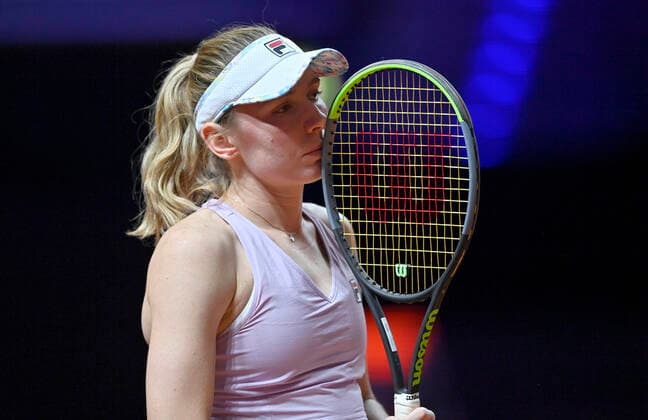 Ekaterina Alexandrova RUS disappointed Gestures, gestures Quarterfinals Tennis Women Porsche Cup Porsche Tennis Grand Prix GP Stuttgart 2021 Porsche Arena 23 04 2021 Porsche Tennis Grand Prix Stuttgart 2021