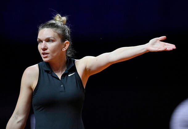 Simona Halep ROU Gesture, gesture dissatisfied angry Quarterfinal Tennis Women Porsche Cup Porsche Tennis Grand Prix GP Stuttgart 2021 Porsche Arena 23 04 2021 Porsche Tennis Grand Prix Stuttgart 2021