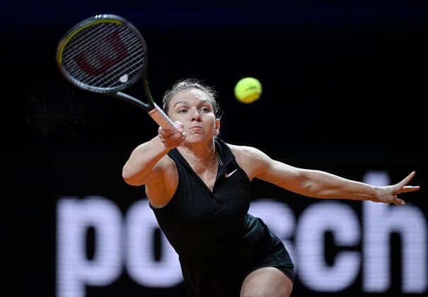 Simona Halep ROU Action Quarterfinals Tennis Women Porsche Cup Porsche Tennis Grand Prix GP Stuttgart 2021 Porsche Arena 23 04 2021 Porsche Tennis Grand Prix Stuttgart 2021