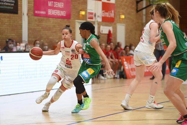 Play offs DBBL 20 21 GiroLive Panthers Osnabrück Rutronik Stars Keltern on 23 04 2021 in the OSC Hall in Osnabrück Kata Takacs Osnabrück in a duel with Jasmine Monique Thomas Keltern BK