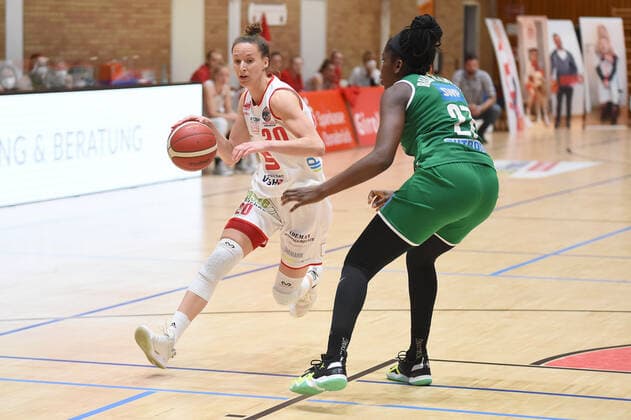 Play offs DBBL 20 21 GiroLive Panthers Osnabrück Rutronik Stars Keltern on 23 04 2021 in the OSC Hall in Osnabrück Kata Takacs Osnabrück in a duel with Harriet Belobi Nawezhi Keltern BK