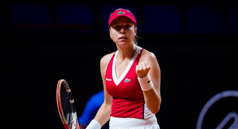 Mandatory Credit: Photo by Rob Prange Shutterstock (11864530cc) Anett Kontaveit of Estonia in action during the quarter-final at the 2021 Porsche Tennis Grand Prix WTA, Tennis Damen 500 tournament Porsche Tennis Grand Prix, Tennis, Stuttgart, Germany - 23 Apr 2021 Porsche Tennis Grand Prix, Tennis, Stuttgart, Germany - 23 Apr 2021  Copyright: xRobxPrange Shutterstockx 11864530cc