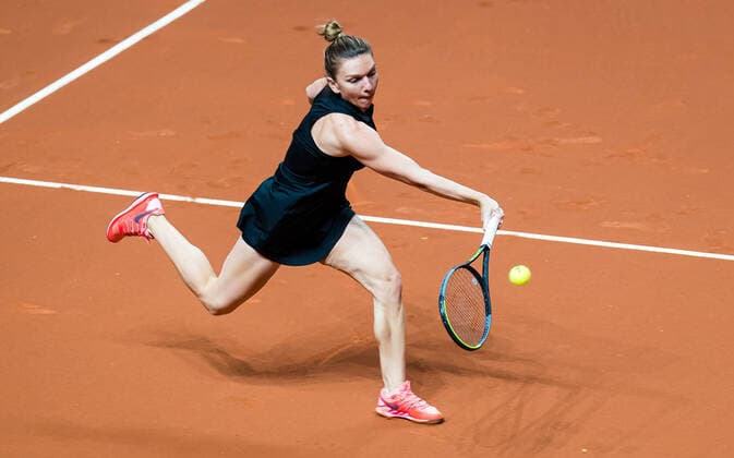 April 23, 2021, STUTTGART, GERMANY: Simona Halep of Romania in action during the quarter-final at the 2021 Porsche Tennis Grand Prix WTA, Tennis Damen 500 tournament against Ekaterina Alexandrova of Russia STUTTGART GERMANY - ZUMAa181 20210423_zaa_a181_075 Copyright: xRobxPrangex