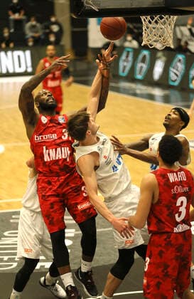 Maik KOTSAR Towers vs Murphy Holloway , left Basketball Herren Bundesliga am Fri 23 04 2021 Hamburg Towers s Oliver Würzburg