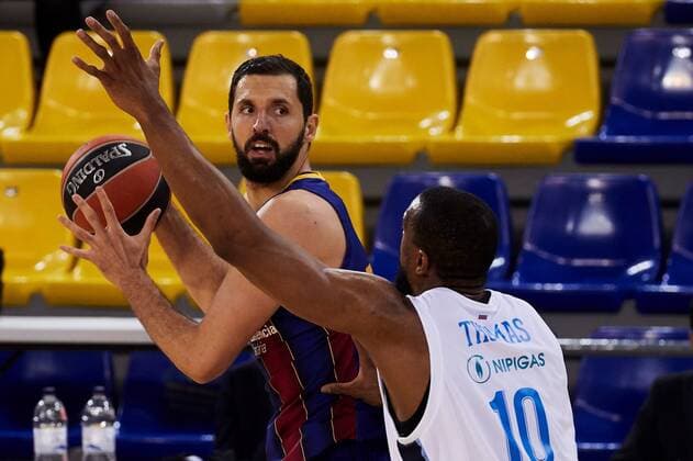 FC Barcelona, Barca s Nikola Mirotic (L) in action against Zenit Saint Petersburg s Will Thomas during a Euroleague basketball match between FC Barcelona and Zenit Saint Petersburg at Palau Blaugrana in Barcelona, Spain, 23 April 2021. FC Barcelona vs Zenit Saint Petersburg !ACHTUNG: NUR REDAKTIONELLE NUTZUNG!  Copyright: xAlejandroxGarciax GRAF1126 20210423-637548141126826117