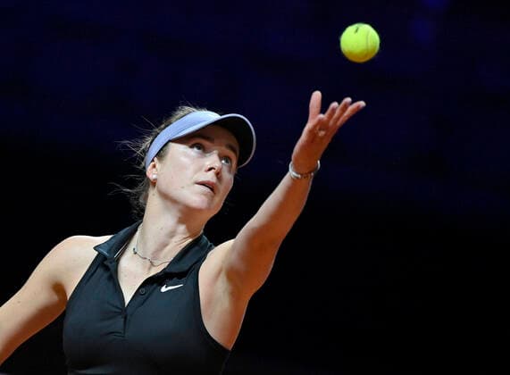 Elina Svitolina Jelina Svitolina UKR Action Serve Semifinals Tennis Women Porsche Cup Porsche Tennis Grand Prix GP Stuttgart 2021 Porsche Arena 24 04 2021 Porsche Tennis Grand Prix Stuttgart 2021