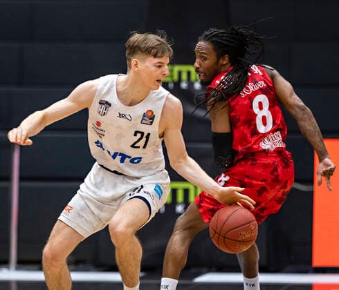 Justus Hollatz Towers , Robert Lowery Würzburg 23 04 21, Hamburg Towers vs s Oliver Würzburg, Hamburg Wilhelmsburg, edel optics Arena, easyCredit BBL, Basketball Bundesliga, season 2020 2021, matchday 30 Â