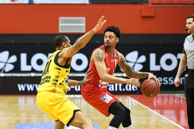 Tremmell Darden, Diante Garrett 30 matchday, Basketball Bundesliga, Basketball season 2020 2021, Germany, easyCredit BBL, Germany, Giessen 46ers, giessen red, men, jobstairs GIESSEN 46ers MHP Riesen Ludwigsburg, men, Ludwigsburg in yellow