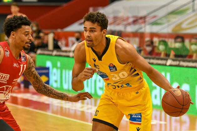 Diante Garrett, Oscar Da Silva 30 matchday, Basketball Bundesliga, Basketball season 2020 2021, Germany, easyCredit BBL, Germany, Giessen 46ers, giessen red, men, jobstairs GIESSEN 46ers MHP Riesen Ludwigsburg, men, Ludwigsburg in yellow