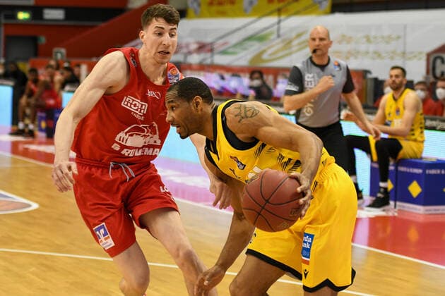 Alen Pjanic, Tremmell Darden 30 matchday, Basketball Bundesliga, Basketball season 2020 2021, Germany, easyCredit BBL, Germany, Giessen 46ers, giessen red, men, Jobstairs GIESSEN 46ers MHP Riesen Ludwigsburg, men, Ludwigsburg in yellow