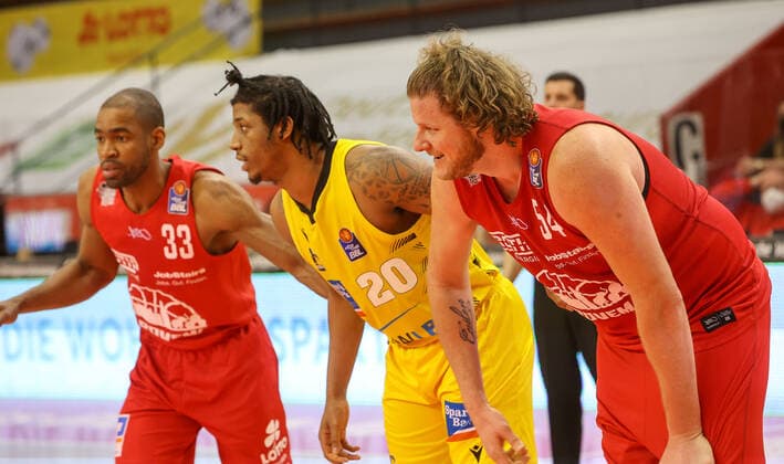 John Bryant JobStairs GIESSEN 54 and Desi Rodriguez Ludwigsburg 20 , JobStairs GIESSEN 46ers vs, MHP Riesen Ludwigsburg, Basketball, Basketball Bundesliga, 30 Spieltag, 24 04 2021, JobStairs GIESSEN 46ers vs, MHP Riesen Ludwigsburg, Basketball, Basketball Bundesliga, 30 Spieltag, 24 04 2021, Photo EIBNER Joerg Niebergall Giessen Copyright: xJoergxNiebergall Eibner-Pressefox EP_JNL