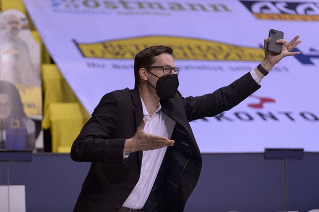Torsten LEIBENATH Sports director ratiopharm Ulm complains to referee EWE Baskets Oldenburg vs ratiopharm Ulm, Basketball, easyCredit BBL Bundesliga, 24 04 2021, 30 Matchday, Season 2020 2021 Copyright xErikxHillmer EIBNERx EP ehr EWE Baskets Oldenburg vs ratiopharm Ulm, Basketball, easyCredit BBL Bundesliga, 24 04 2021, 30 Matchday, Season 2020 2021 Oldenburg Copyright: xErikxHillmer EIBNERx EP_ehr