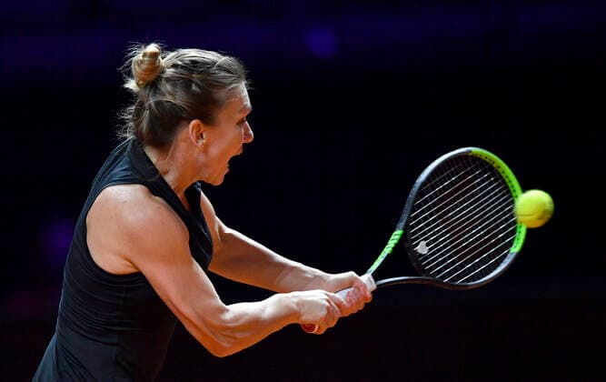 Simona Halep ROU Action Semifinals Tennis Women Porsche Cup Porsche Tennis Grand Prix GP Stuttgart 2021 Porsche Arena 24 04 2021 Porsche Tennis Grand Prix Stuttgart 2021