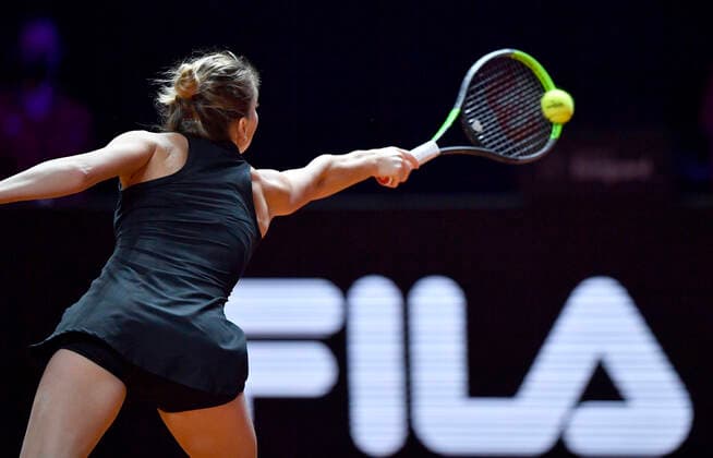 Simona Halep ROU Action FILA Semifinals Tennis Women Porsche Cup Porsche Tennis Grand Prix GP Stuttgart 2021 Porsche Arena 24 04 2021 Porsche Tennis Grand Prix Stuttgart 2021