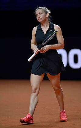 Simona Halep ROU disappointed Gestures, gestures Semifinals Tennis Women Porsche Cup Porsche Tennis Grand Prix GP Stuttgart 2021 Porsche Arena 24 04 2021 Porsche Tennis Grand Prix Stuttgart 2021
