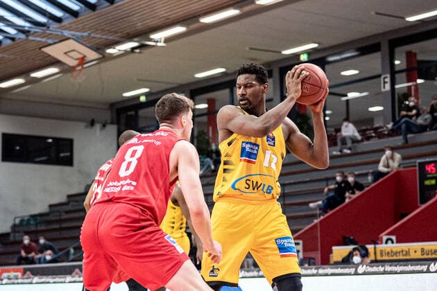 easyCredit Basketball Bundesliga JobStairs Giessen 46ers MHP RIESEN Ludwigsburg, 24 04 21 Yorman Polas Bartolo 13 MHP RIESEN Ludwigsburg , Alen Pjanic 8 Giessen 46ers Sporthalle Giessen Ost Giessen, 24 04 21 Copyright: xBEAUTIFULxSPORTS Roeczeyx