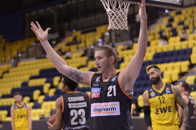 Dylan OSETKOWSKI 21 ratiopharm ulm reacts to a referees decision EWE Baskets Oldenburg vs ratiopharm Ulm, Basketball, easyCredit BBL Bundesliga, 24 04 2021, 30 Matchday, Season 2020 2021 Copyright xErikxHillmer EIBNERx EP ehr EWE Baskets Oldenburg vs ratiopharm Ulm, Basketball, easyCredit BBL Bundesliga, 24 04 2021, 30 Matchday, Season 2020 2021 Oldenburg Copyright: xErikxHillmer EIBNERx EP_ehr