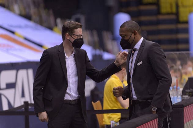 Torsten LEIBENATH Sports Director ratiopharm Ulm cheers off after the win with Tyron MCCOY Co Trainer Assistant Coach ratiopharm ulm EWE Baskets Oldenburg vs ratiopharm Ulm, Basketball, easyCredit BBL Bundesliga, 24 04 2021, 30 Matchday, Season 2020 2021 Copyright xErikxHillmer EIBNERx EP ehr EWE Baskets Oldenburg vs ratiopharm Ulm, Basketball, easyCredit BBL Bundesliga, 24 04 2021, 30 Matchday, Season 2020 2021 Oldenburg Copyright: xErikxHillmer EIBNERx EP_ehr