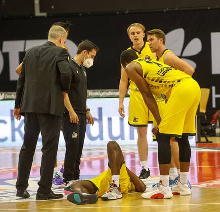 Jaleen Smith Ludwigsburg 3 injured foot, JobStairs GIESSEN 46ers vs, MHP Riesen Ludwigsburg, Basketball, Basketball Bundesliga, 30 Spieltag, 24 04 2021, JobStairs GIESSEN 46ers vs, MHP Riesen Ludwigsburg, Basketball, Basketball Bundesliga, 30 Spieltag, 24 04 2021, Photo EIBNER Joerg Niebergall Giessen Copyright: xJoergxNiebergall Eibner-Pressefox EP_JNL