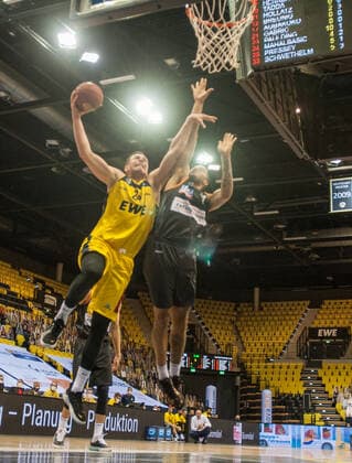 GER, Basketball, EWE Baskets Oldenburg vs ratiopharm Ulm 24 04 2021, EWE Arena, Oldenburg, GER, easy Credit BBL, EWE Baskets Oldenburg vs ratiopharm Ulm, in picture Rasid MAHALBASIC EWE Baskets Oldenburg 24 Isaiah WILKINS ratiopharm Ulm 11 nordphotoxRojahn nph00310