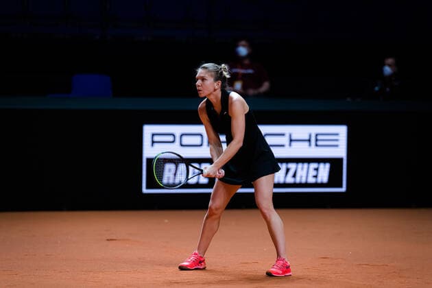 April 24, 2021, STUTTGART, GERMANY: Simona Halep of Romania in action during the semi-final of the 2021 Porsche Tennis Grand Prix WTA, Tennis Damen 500 tournament against Aryna Sabalenka of Belarus STUTTGART GERMANY - ZUMAa181 20210424_zaa_a181_148 Copyright: xRobxPrangex