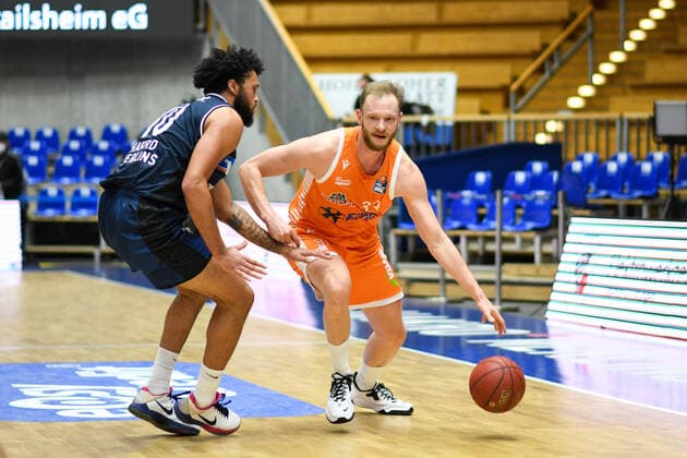 Robin Christen RASTA Vechta in duel with Jermaine Haley Jr HAKRO Merlins Crailsheim , GER, HAKRO Merlins Crailsheim vs RASTA Vechta, 24 04 2021, 30 Spieltag easycredit Basketball Bundesliga, Spielzeit 2020 2021 GER, HAKRO Merlins Crailsheim vs RASTA Vechta, 24 04 2021, 30 Spieltag easycredit Basketball Bundesliga, Spielzeit 2020 2021 Crailsheim Copyright: xEibnerxPressefoto MichaelxMemmlerx EP_MMR