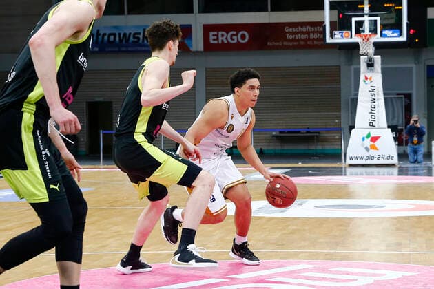 30 Matchday of the easyCredit BBL Basketball Bundesliga on 24 April 2021 at Oberfrankenhalle in Bayreuth Bavaria Germany Season 2020 2021 Medi Bayreuth vs Basketball Löwen Braunschweig Kay Bruhnke Medi Bayreuth 9 left James Robinson Basketball Löwen Braunschweig 8 right
